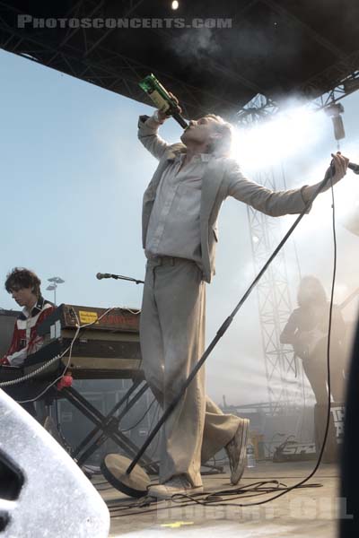 FOXYGEN - 2015-05-31 - NIMES - Grande Scene Flamingo - Sam France - Jonathan Rado